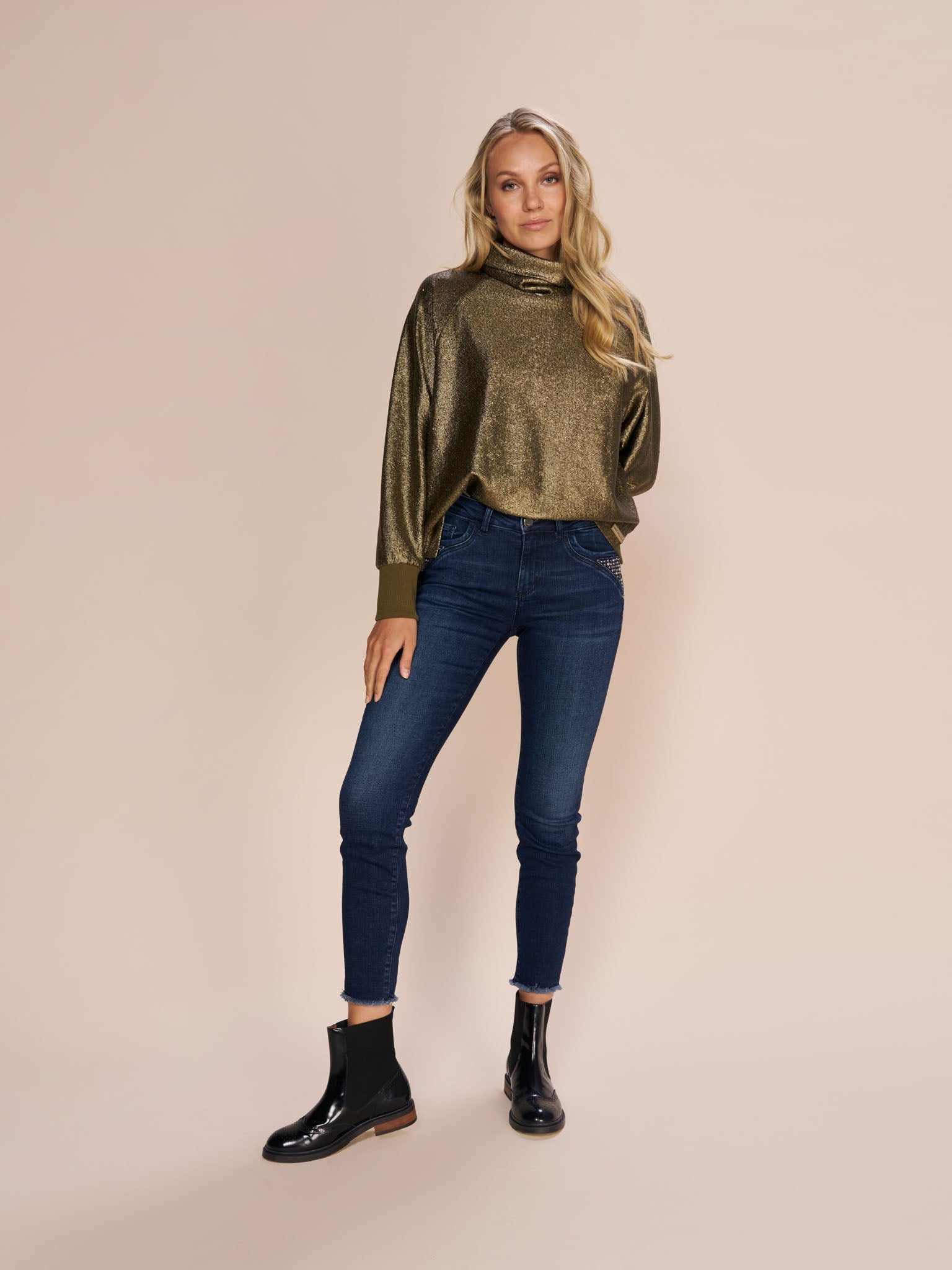 Modelshot / Antique Brass / Detail